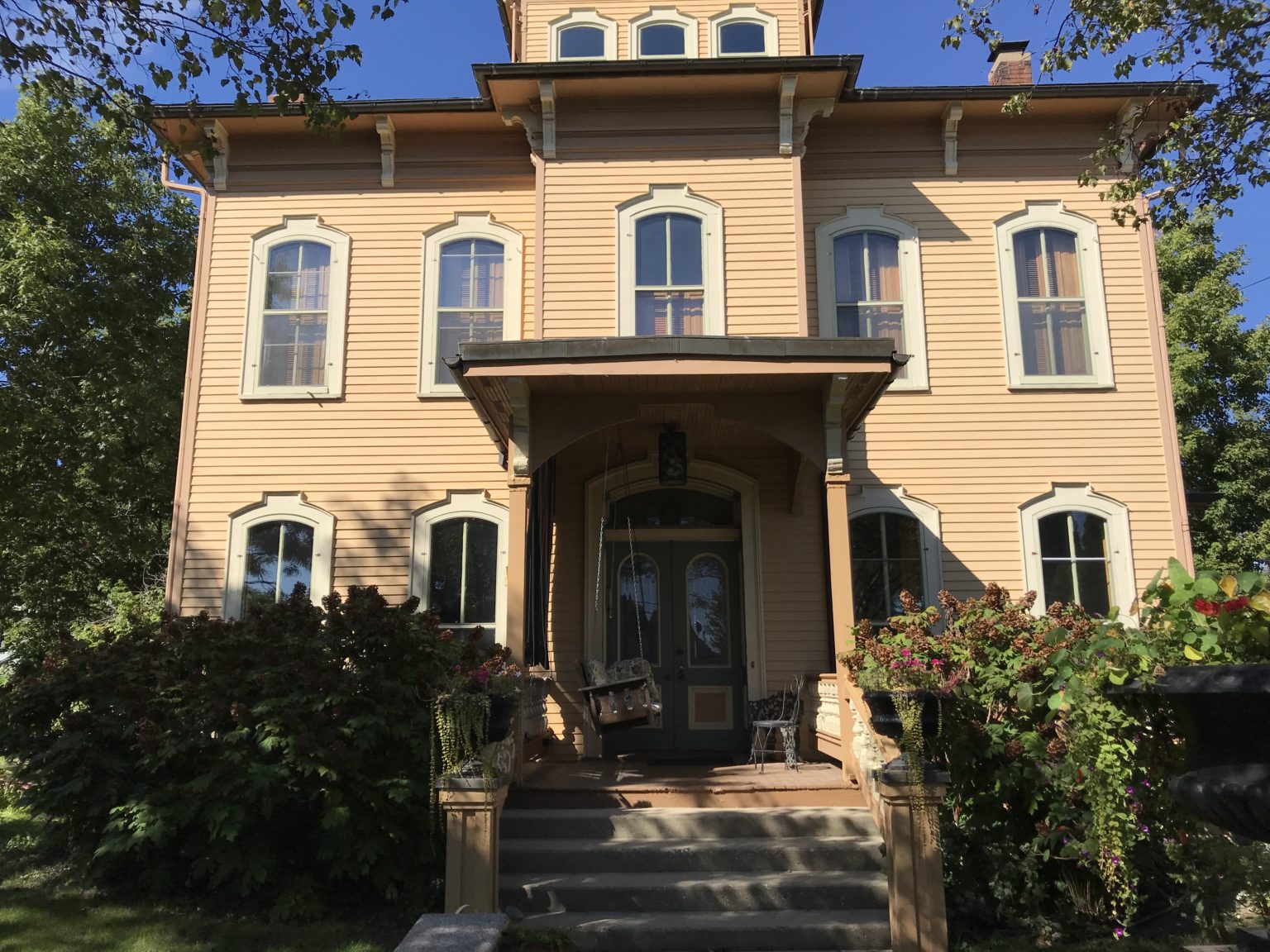 Day Trips From Chicago, IL Visiting Suburban Woodstock, Huntley and