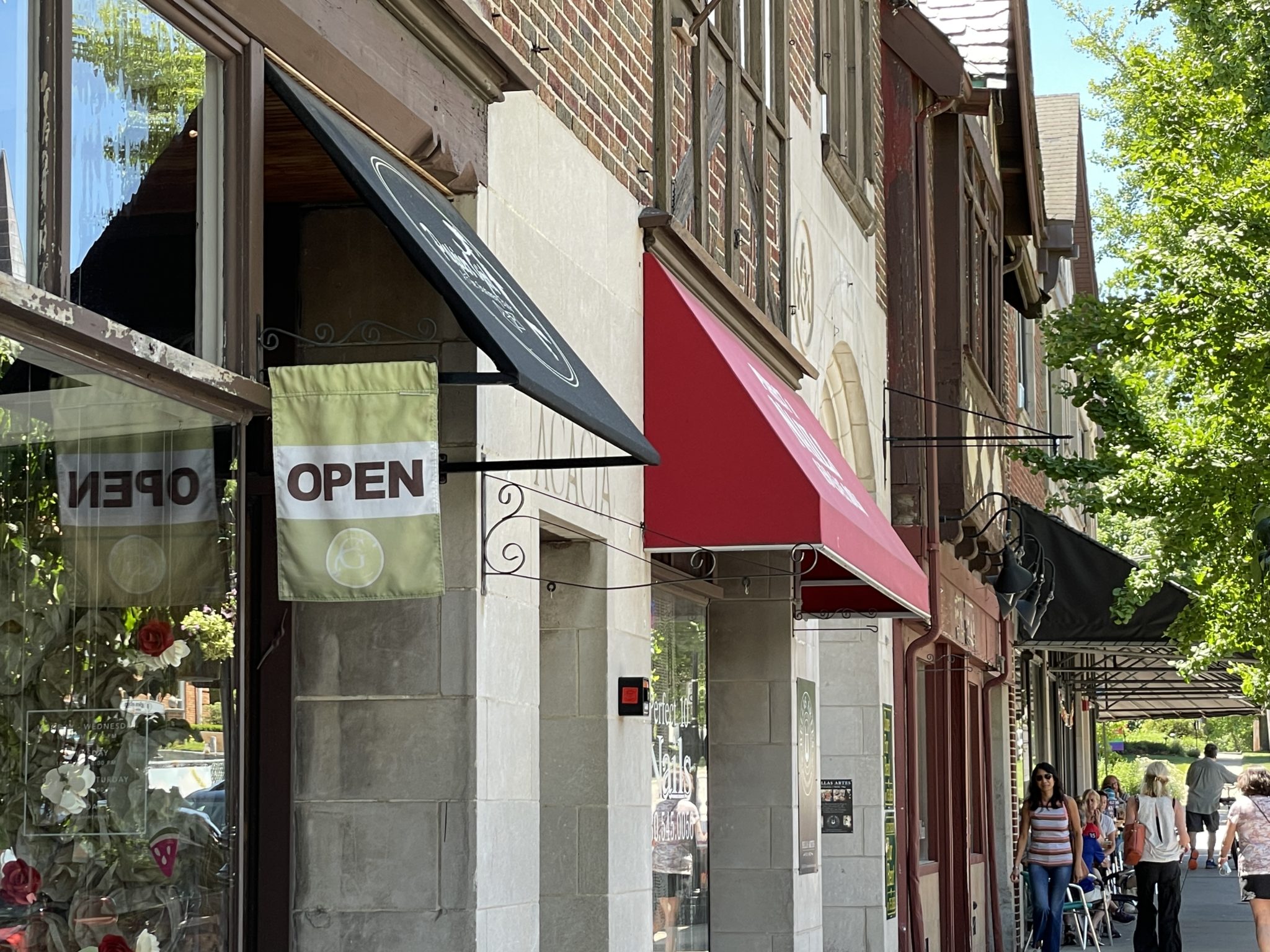 Day Trips from Chicago, IL Visiting Suburban Glen Ellyn and Downers