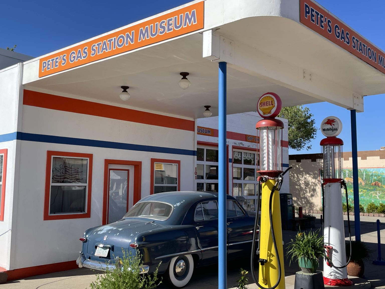 Fascinating Pete S Route 66 Gas Station Museum Pictures